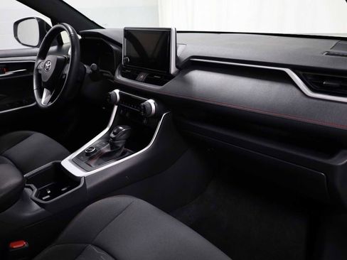 Used 2024 Toyota RAV4 SE image 6