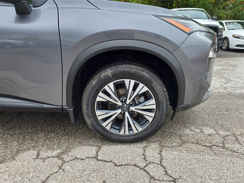 Used 2022 Nissan Rogue SV w/ SV Premium Package image 2