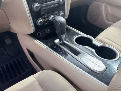 Used 2018 Nissan Pathfinder SV image 16