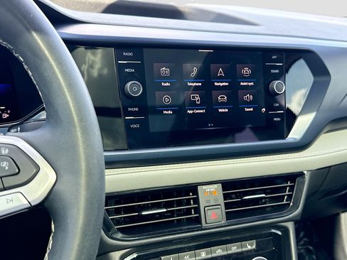 Used 2023 Volkswagen Taos SE w/ Panoramic Sunroof Package FWD image 27