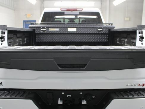 Used 2025 GMC Sierra 2500 AT4 image 41