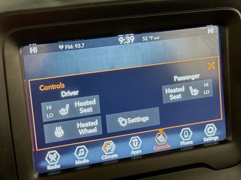 Used 2021 Jeep Renegade Latitude image 3