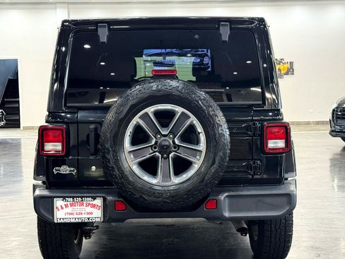 Used 2019 Jeep Wrangler Unlimited Sahara w/ Uconnect 4C Nav & Sound Group image 17