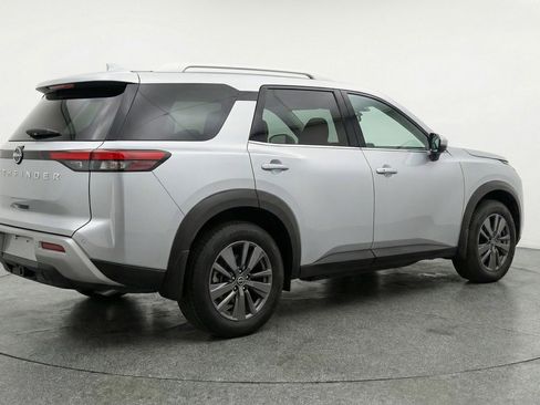 Used 2025 Nissan Pathfinder SV image 9