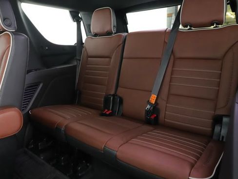 Used 2023 GMC Yukon Denali Ultimate w/ LPO, Floor Liner Package AWD/4WD image 32