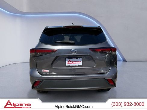 Used 2024 Toyota Highlander LE AWD/4WD image 4