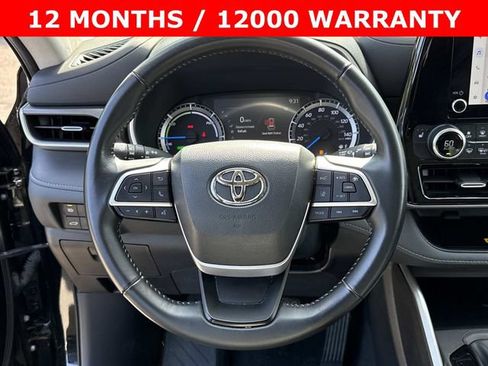 Used 2023 Toyota Highlander XLE AWD/4WD image 19