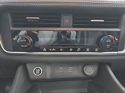 Used 2023 Nissan Rogue SV w/ SV Premium B Package image 31