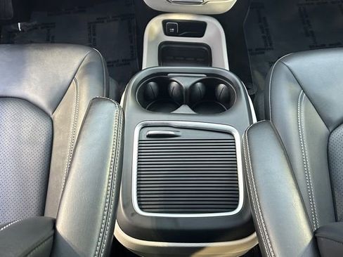 Used 2024 Chrysler Pacifica Touring-L image 34