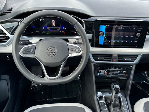 New 2026 Volkswagen Taos SE image 13