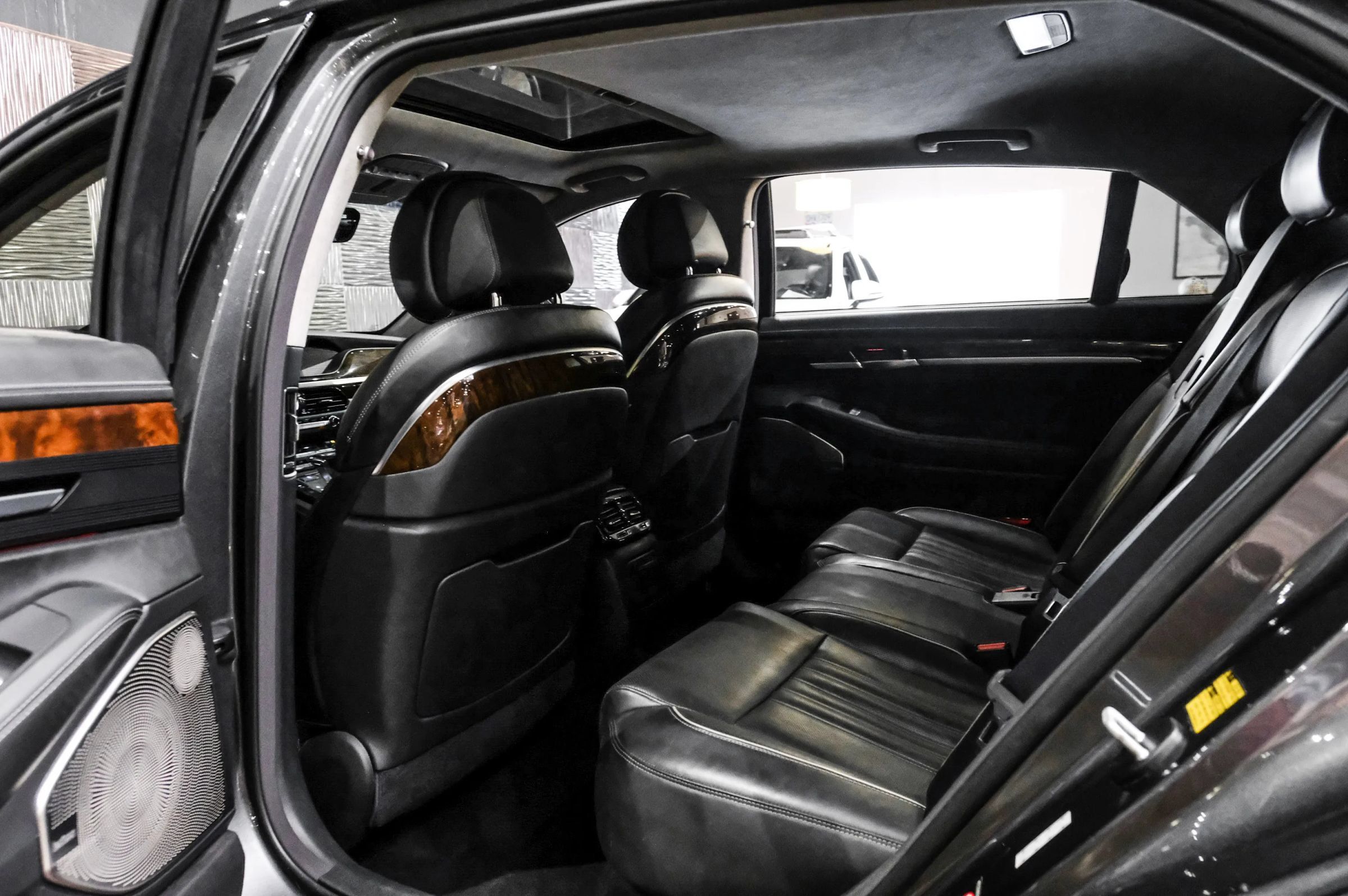 Used 2018 Genesis G90 3.3T Premium AWD/4WD image 40