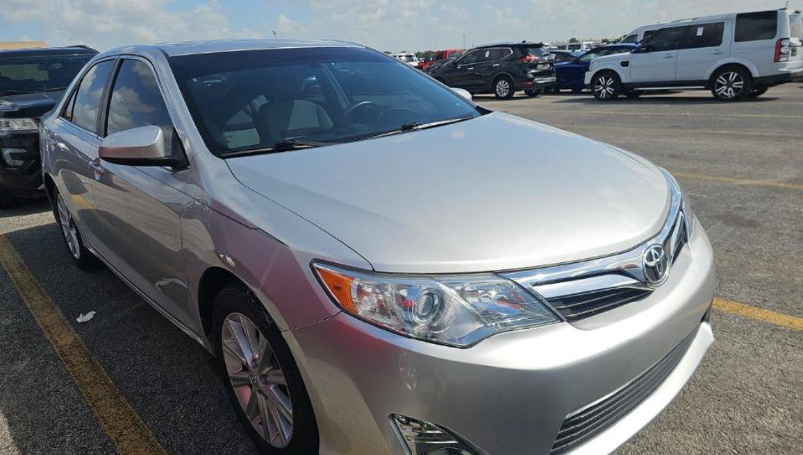 Used 2013 Toyota Camry XLE FWD image 3