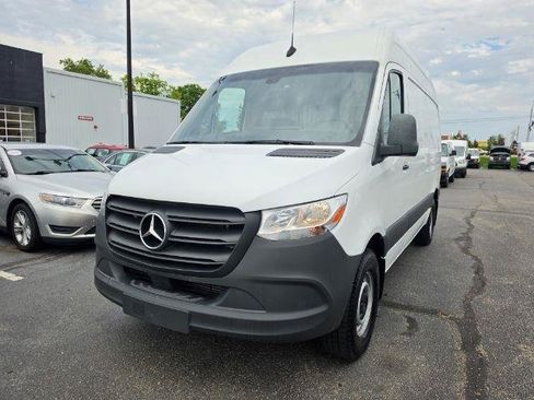 Used 2021 Mercedes-Benz Sprinter 2500 image 2
