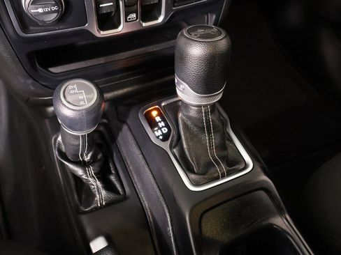 Used 2019 Jeep Wrangler Unlimited Sahara image 8