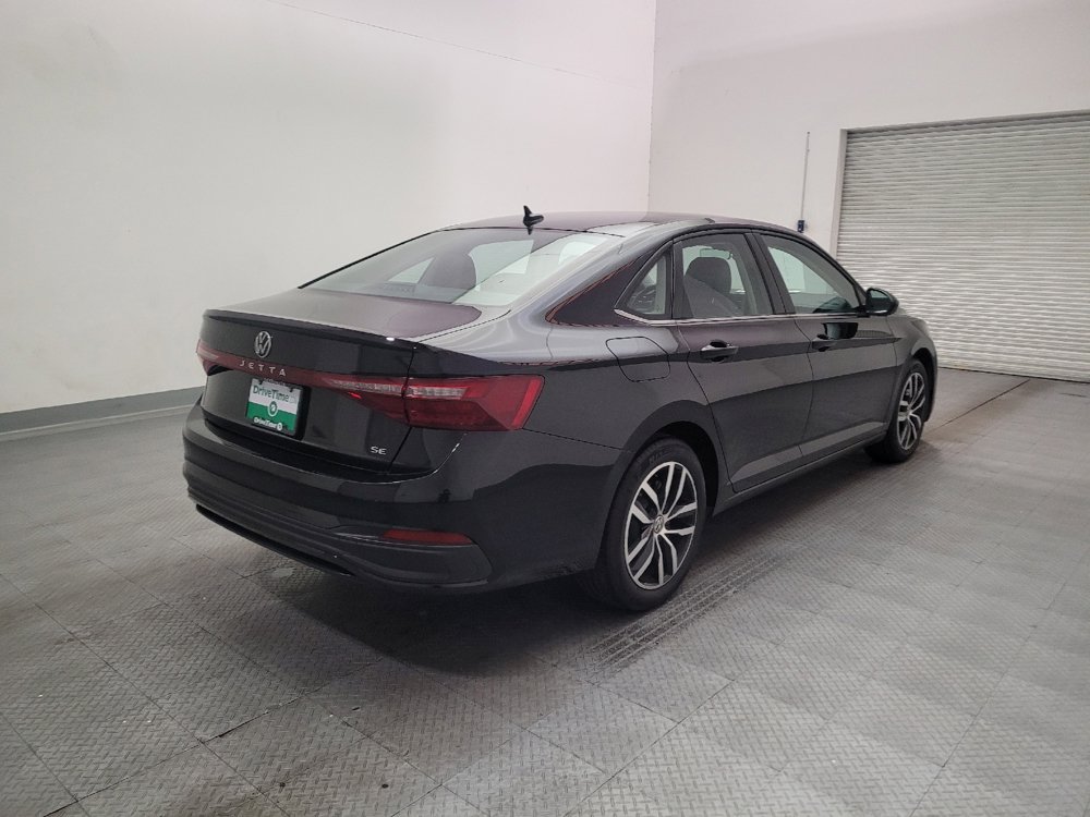 Used 2025 Volkswagen Jetta SE FWD image 9