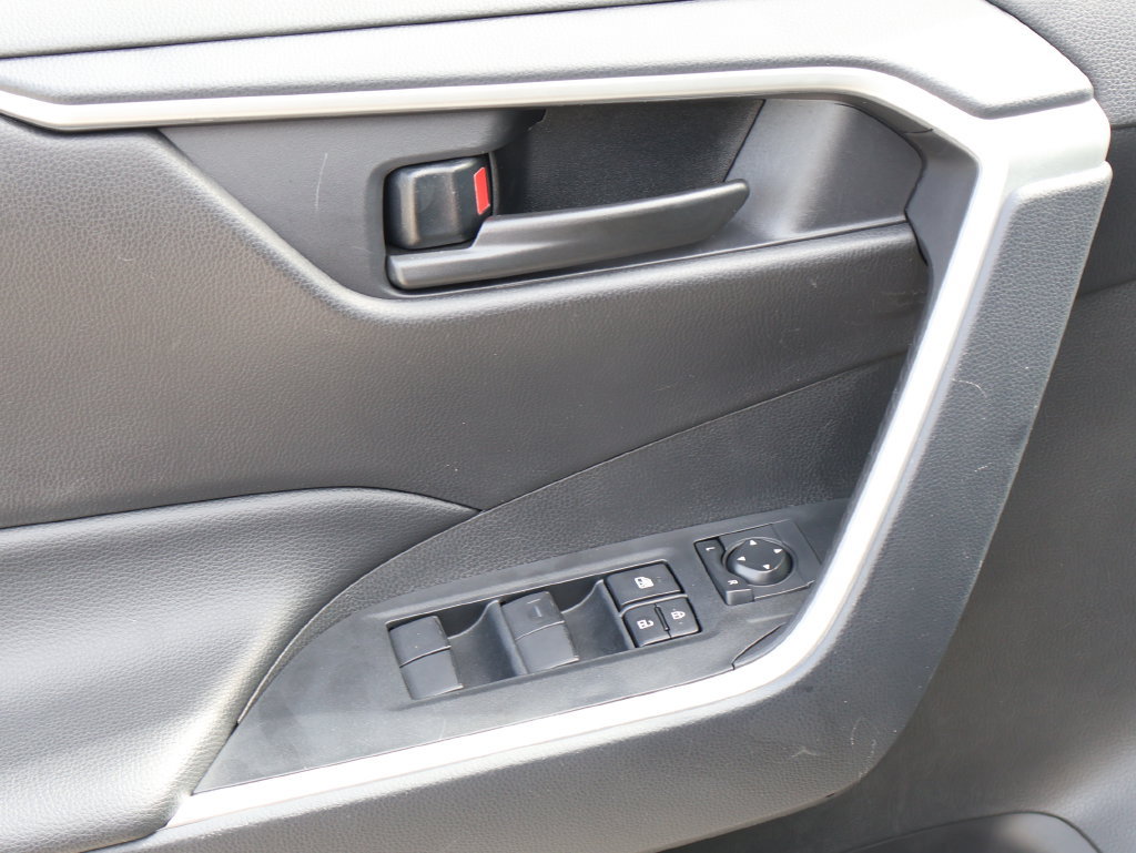 Used 2025 Toyota RAV4 LE AWD/4WD image 20