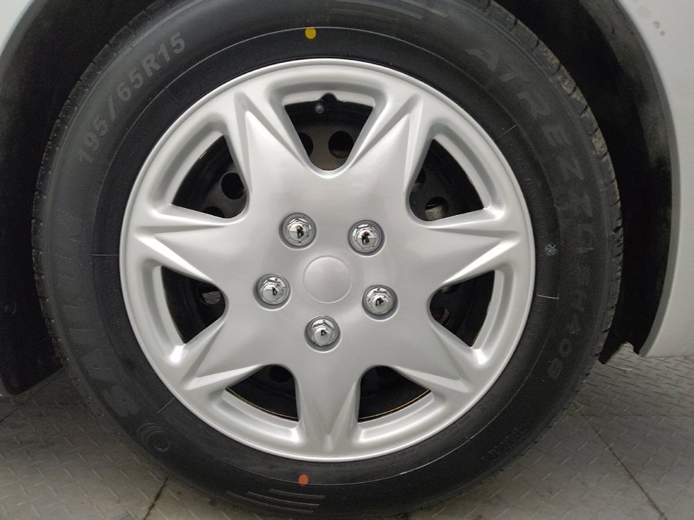 Used 2020 Nissan Versa S FWD image 31
