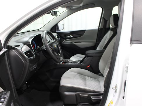 Used 2021 Chevrolet Equinox LS FWD image 3