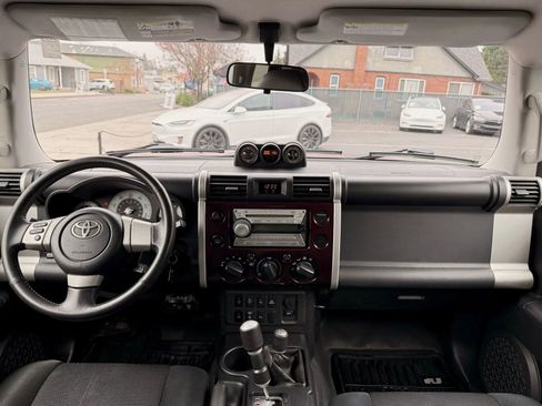 Used 2007 Toyota FJ Cruiser 4WD image 11