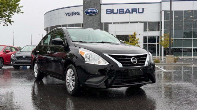 Used 2018 Nissan Versa SV FWD image 1