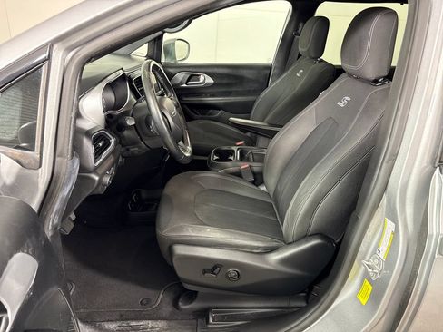 Used 2018 Chrysler Pacifica Touring Plus w/ S Appearance Package FWD image 25