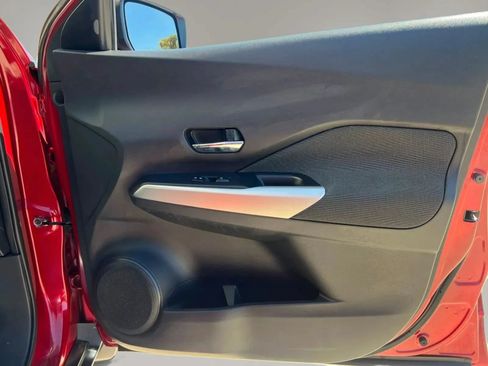 Used 2018 Nissan Kicks SV w/ Exterior Package FWD image 17
