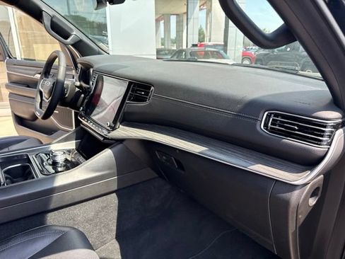 Used 2024 Jeep Wagoneer Series II AWD/4WD image 31