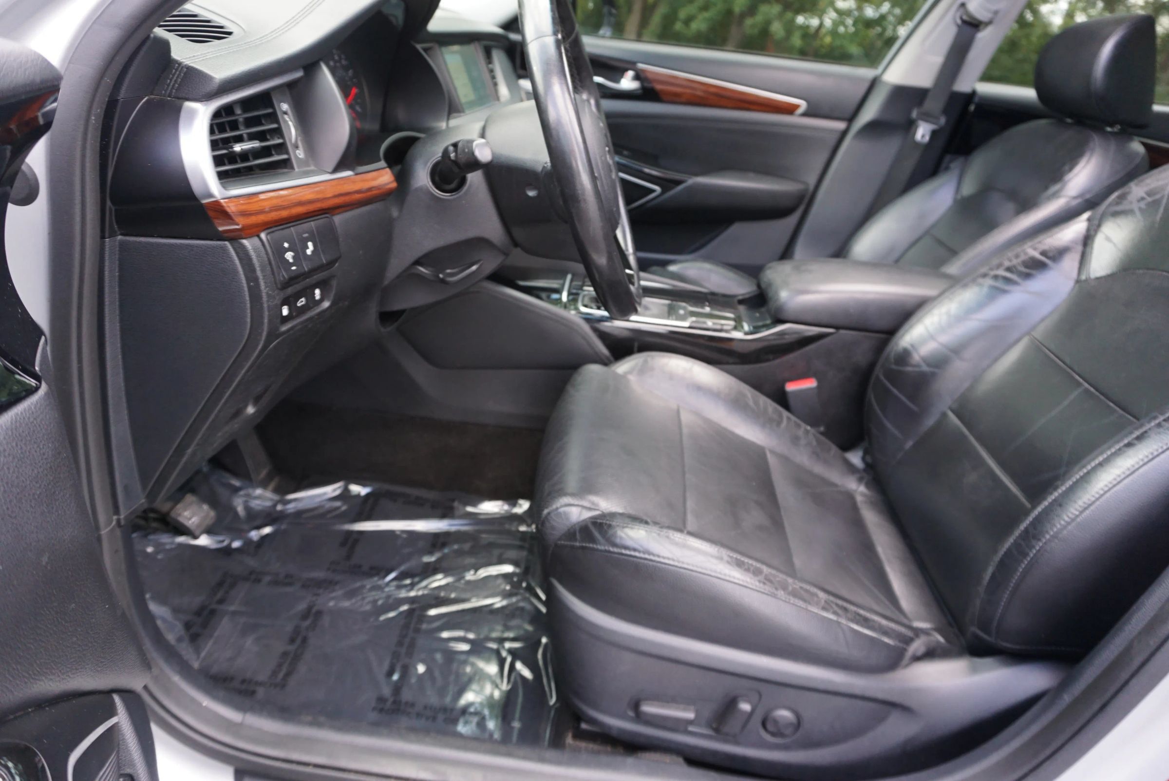 Used 2017 Kia Cadenza Premium w/ Luxury Package FWD image 22