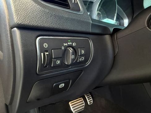 Used 2016 Volvo V60 T5 Premier w/ Convenience Package FWD image 38