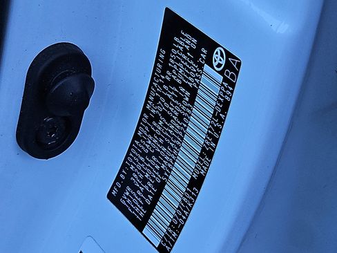 Used 2015 Toyota Corolla LE image 28