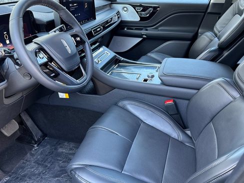 New 2025 Lincoln Aviator Reserve w/ Luxury Package RWD image 9