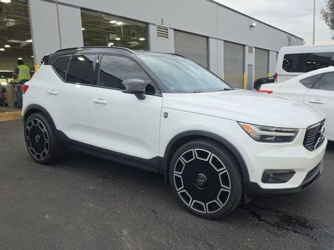 Used 2019 Volvo XC40 T5 R-Design AWD/4WD image 3
