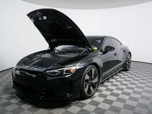 Used 2023 Audi e-tron GT Prestige image 31
