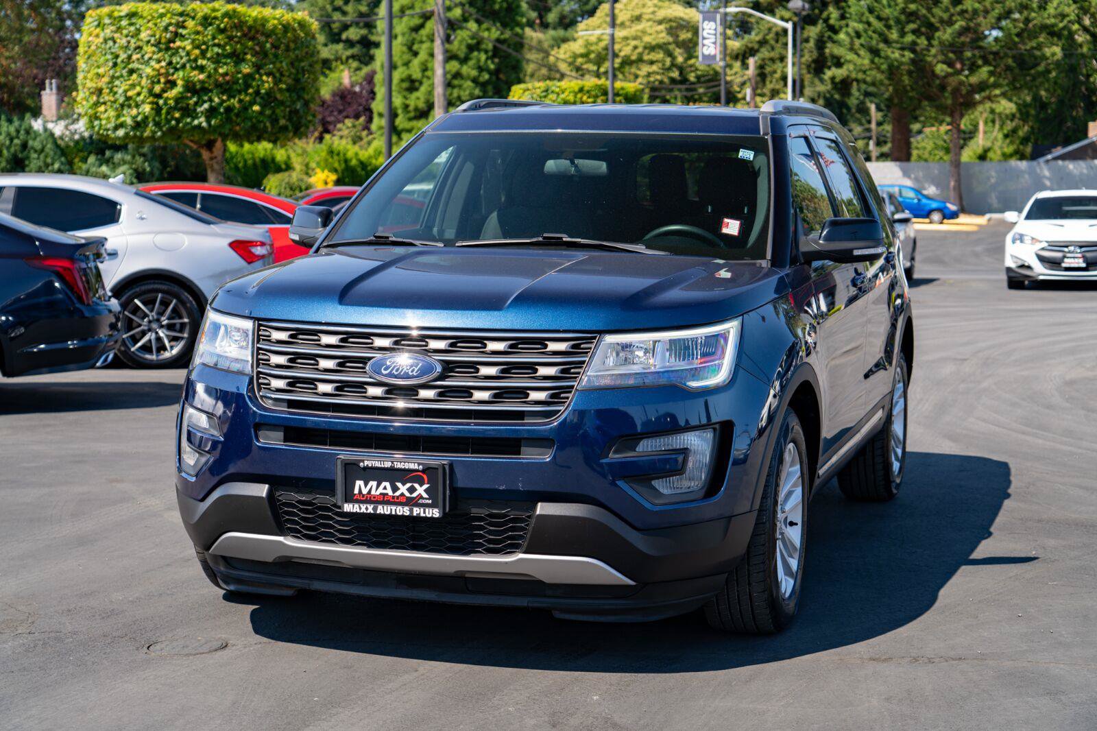 Used 2017 Ford Explorer XLT FWD image 4