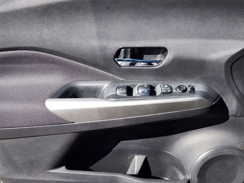 Used 2019 Nissan Kicks SV image 23