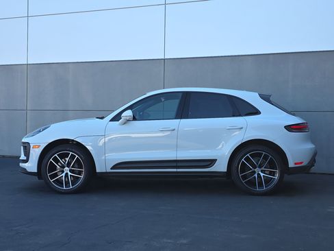 Used 2022 Porsche Macan AWD image 2
