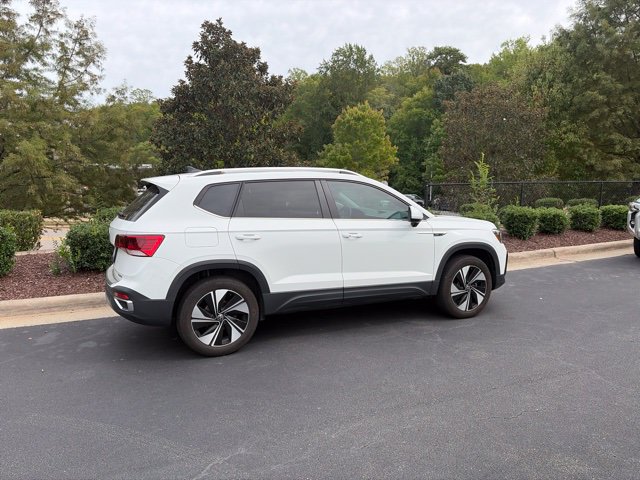 Used 2024 Volkswagen Taos SE AWD/4WD image 1