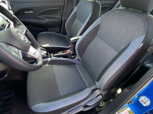 Used 2023 Nissan Versa SV image 8