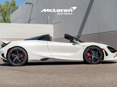 Used 2024 McLaren 750S Spider RWD image 8