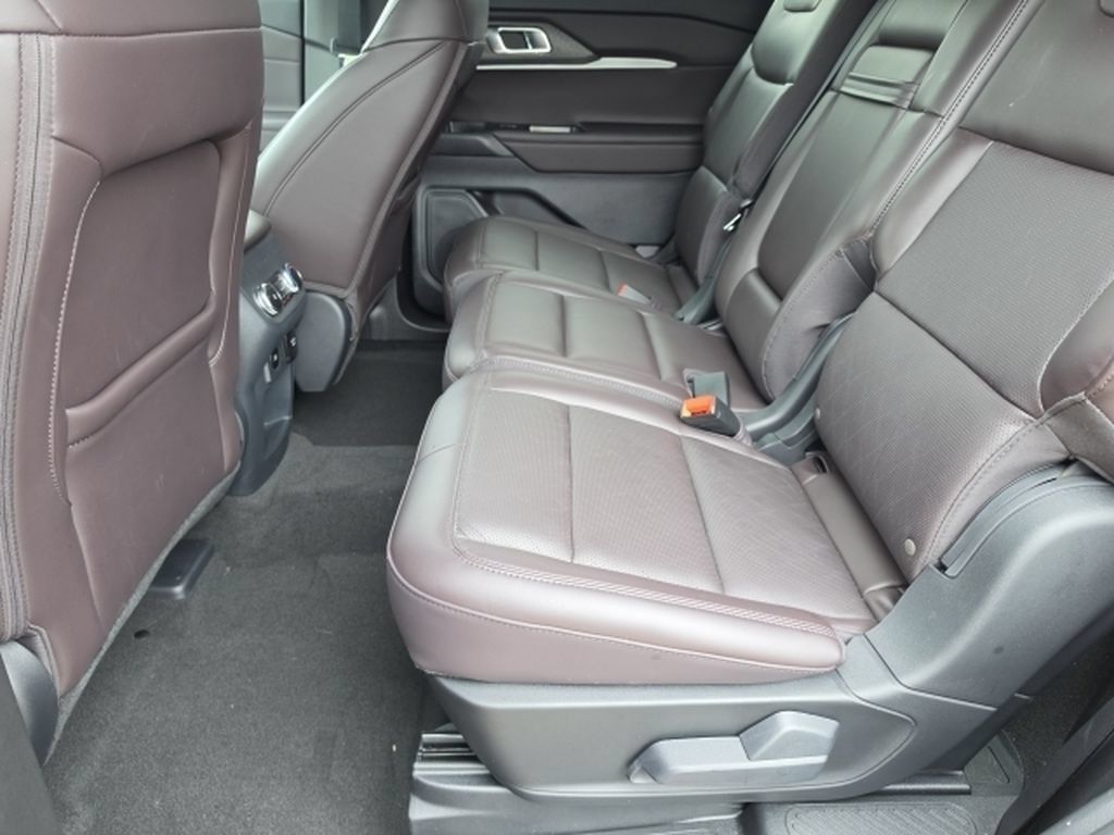 Used 2025 Ford Explorer Platinum AWD/4WD image 11
