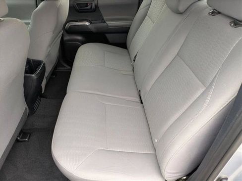 Used 2018 Toyota Tacoma SR5 AWD/4WD image 17
