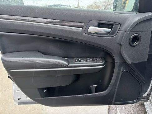 Used 2022 Chrysler 300 Touring L image 19