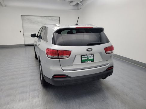 Used 2017 Kia Sorento AWD image 6