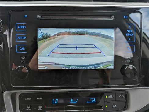 Used 2017 Toyota Corolla LE image 21