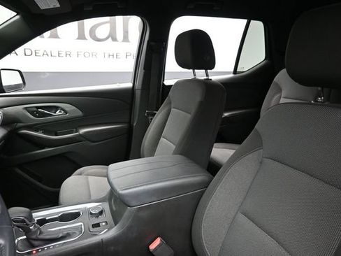 Used 2022 Chevrolet Traverse LT FWD image 17