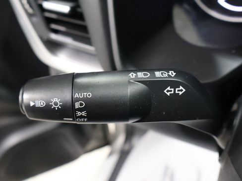 Used 2024 Nissan Rogue SV image 39