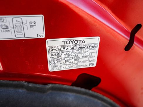 Used 2023 Toyota bZ4X XLE w/ Weather Package image 28