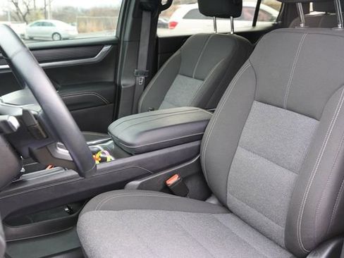 Used 2025 GMC Acadia Elevation FWD image 12