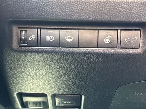 Used 2020 Toyota RAV4 XLE Premium image 25