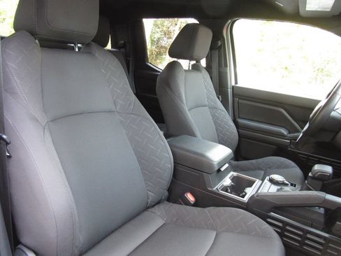 Certified 2025 Toyota Tacoma SR5 AWD/4WD image 23